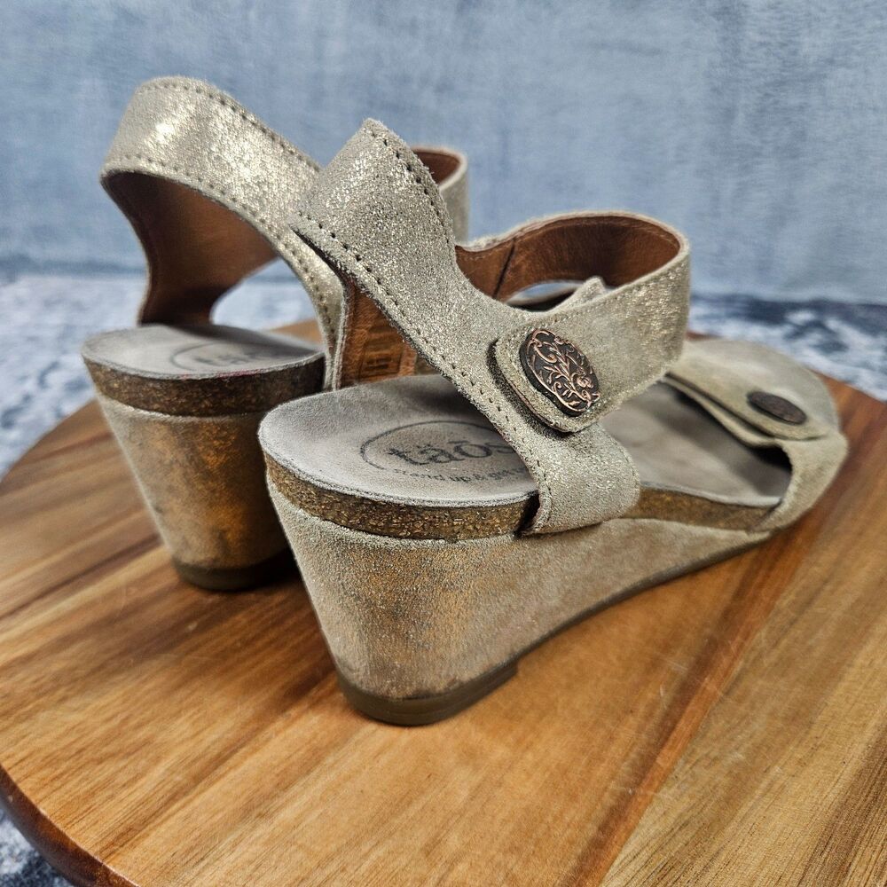 Taos Festival Sandals Womens Size 7 Beige Shimmer Leather Wedge Comfort Strappy - Picture 2 of 11